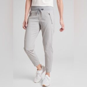 NWT Lightweight Soft Silver Grey / Clay Athleta Trekkie North Jogger w/ UPF (4)
